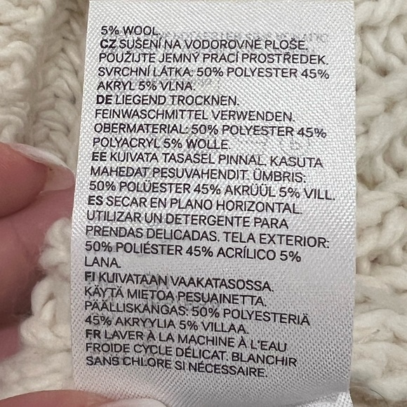 H&M Sleeveless Cream Turtleneck Sweater Vest - Picture 7 of 7